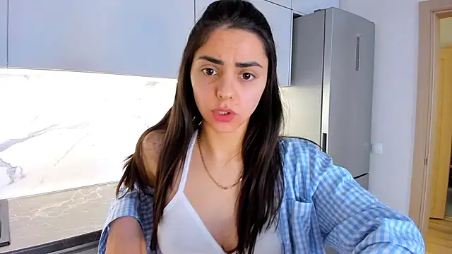 Snapshot of EmiliaZen chatting on 03/20/25, 02:32 EmiliaZen online show from 03/20/25, 02:32