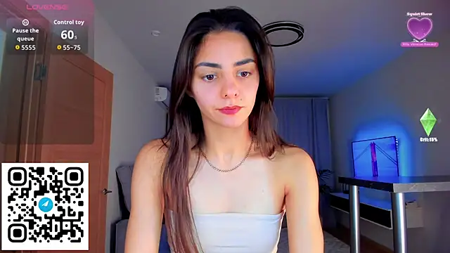 Snapshot of EmiliaZen chatting on 10/17/25, 05:48 EmiliaZen online show from 10/17/25, 05:48