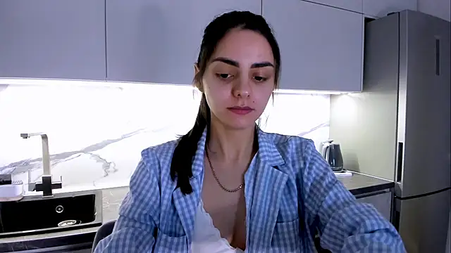 Snapshot of EmiliaZen chatting on 02/20/25, 01:08 EmiliaZen online show from 02/20/25, 01:08