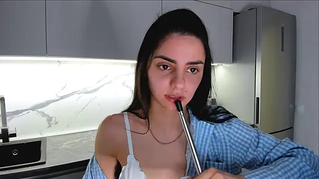 Snapshot of EmiliaZen chatting on 03/07/25, 09:17 EmiliaZen online show from 03/07/25, 09:17