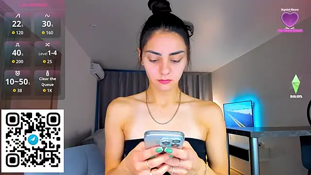 Snapshot of EmiliaZen chatting on 10/09/25, 02:39 EmiliaZen online show from 10/09/25, 02:39