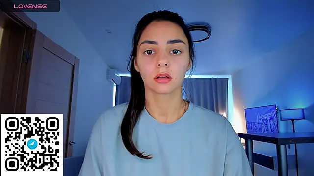 Snapshot of EmiliaZen chatting on 09/14/25, 12:38 EmiliaZen online show from 09/14/25, 12:38