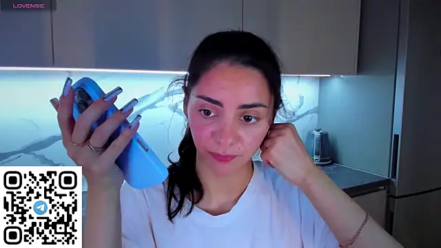 EmiliaZen online show from 06/15/26, 07:02