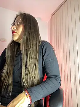 Snapshot of amberth2304 chatting on 11/12/25, 12:59 amberth2304 online show from 11/12/25, 12:59