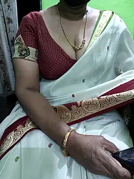 Snapshot of niiveditha chatting on 10/08/25, 02:40 niiveditha online show from 10/08/25, 02:40