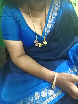 niiveditha online show from 12/20/25, 08:17