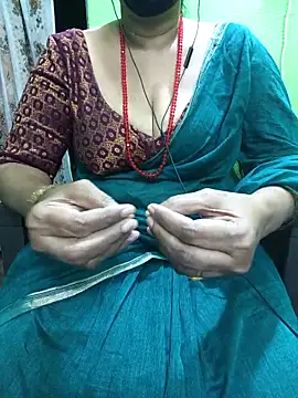 niiveditha online show from 11/17/25, 01:04