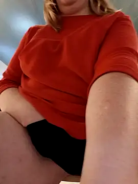 Snapshot of NoLubricantNeeded chatting on 10/15/25, 09:17 NoLubricantNeeded online show from 10/15/25, 09:17