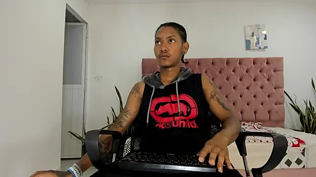 Snapshot of blackdirty420 chatting on 03/10/25, 04:14 blackdirty420 online show from 03/10/25, 04:14