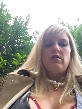 Sexybiene969 online show from 10/22/25, 02:05