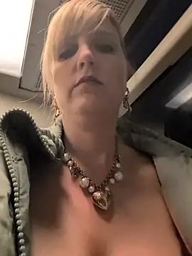 Sexybiene969 online show from 12/05/25, 03:32