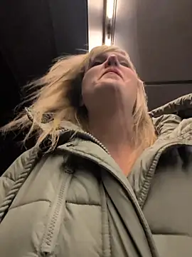 Sexybiene969 online show from 12/17/25, 05:18