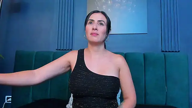 scarlet edwars online show from 10/29/25, 07:57