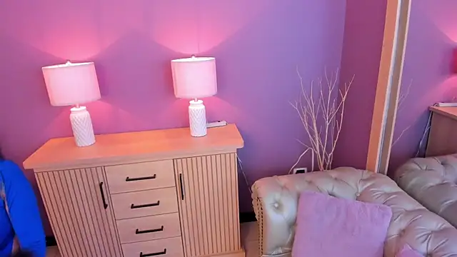 scarlet edwars online show from 03/03/25, 12:06