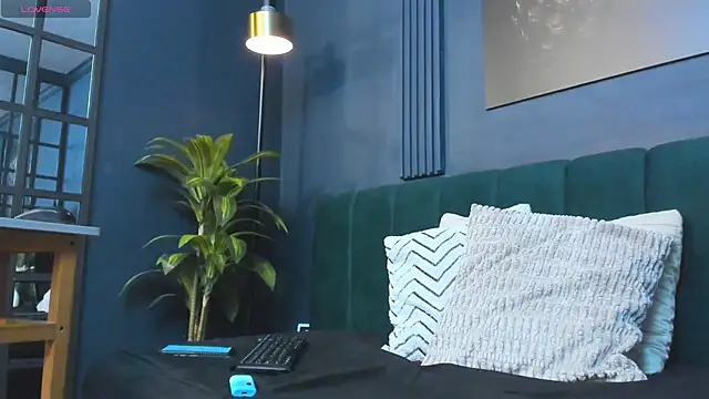 scarlet edwars online show from 11/06/25, 07:51