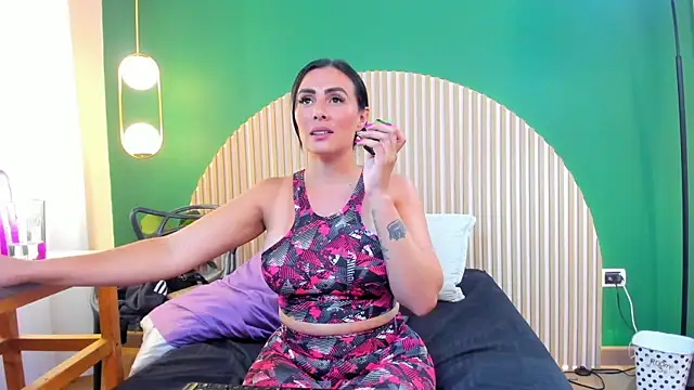 scarlet edwars online show from 04/16/26, 09:39