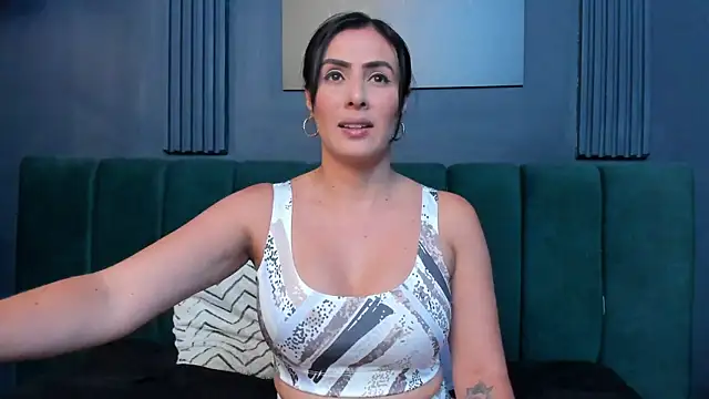 scarlet edwars online show from 10/28/25, 07:46