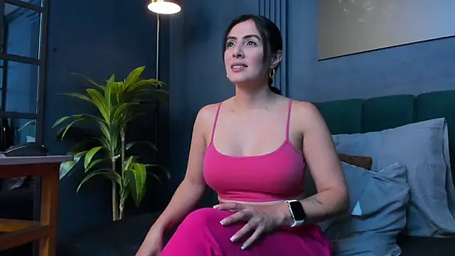 scarlet edwars online show from 11/13/25, 04:33