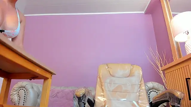 scarlet edwars online show from 09/17/25, 06:43