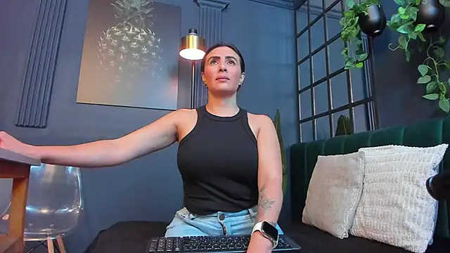 scarlet edwars online show from 02/24/26, 12:06