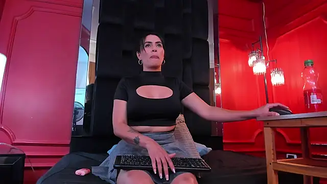 scarlet edwars online show from 10/09/25, 06:41