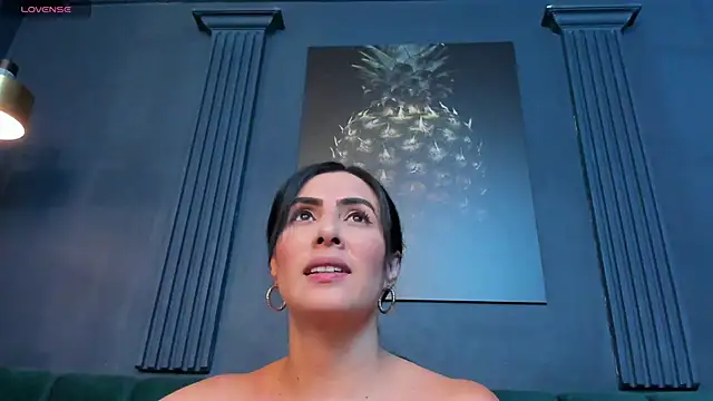 scarlet edwars online show from 11/05/25, 08:34