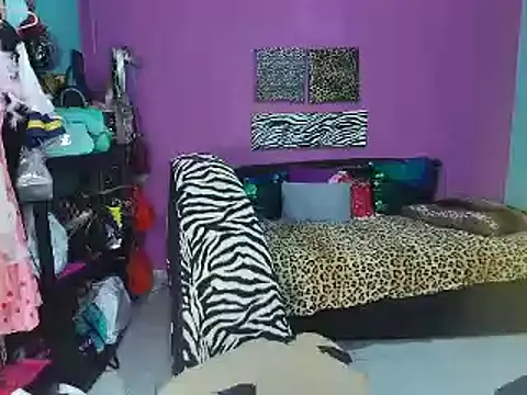 Snapshot of Shakirita chatting on 12/17/24, 11:38 Shakirita online show from 12/17/24, 11:38