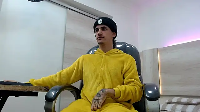 Dirty Kingg online show from 03/19/25, 08:43