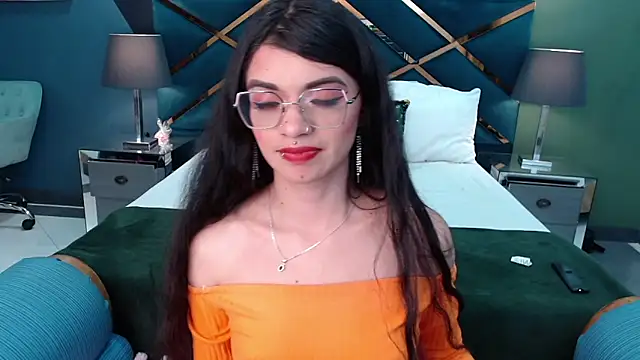 Snapshot of Emerald_gh chatting on 03/19/25, 08:23 Emerald gh online show from 03/19/25, 08:23