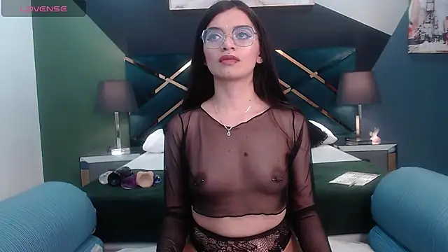 Snapshot of Emerald_gh chatting on 02/11/25, 02:57 Emerald gh online show from 02/11/25, 02:57