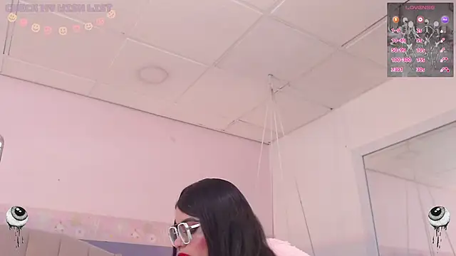 Snapshot of Emerald_gh chatting on 10/17/25, 10:22 Emerald gh online show from 10/17/25, 10:22