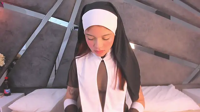 Giselle Lauren online show from 10/24/25, 08:08