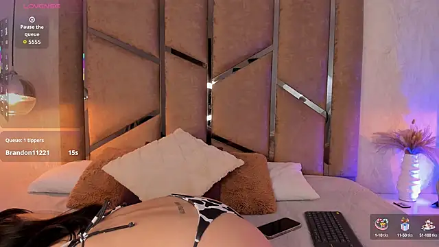 Giselle Lauren online show from 09/19/25, 12:42