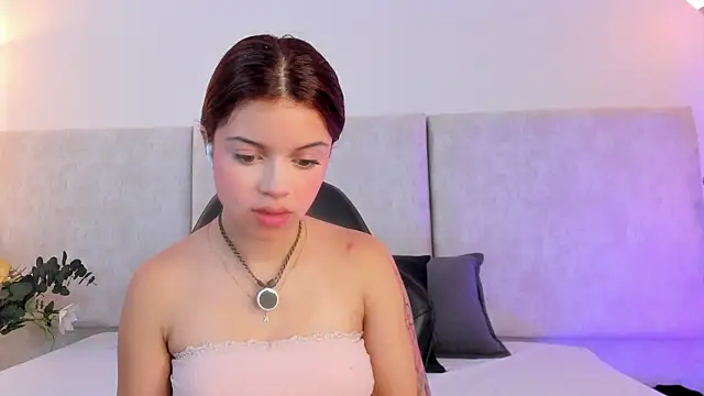 Giselle Lauren online show from 12/18/25, 08:56