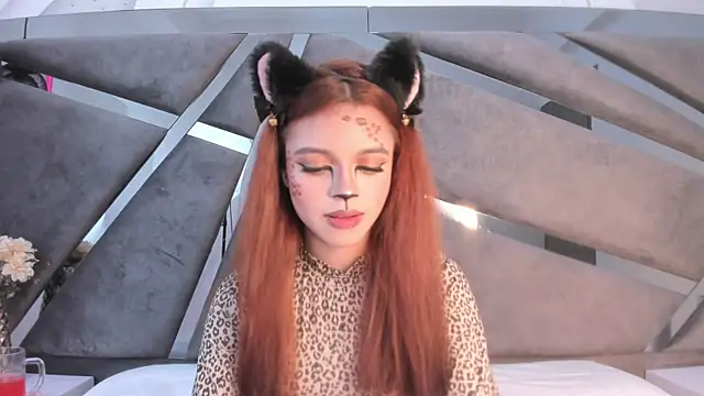 Giselle Lauren online show from 10/25/25, 07:58