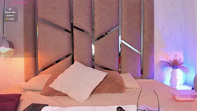 Giselle Lauren online show from 09/26/25, 12:12