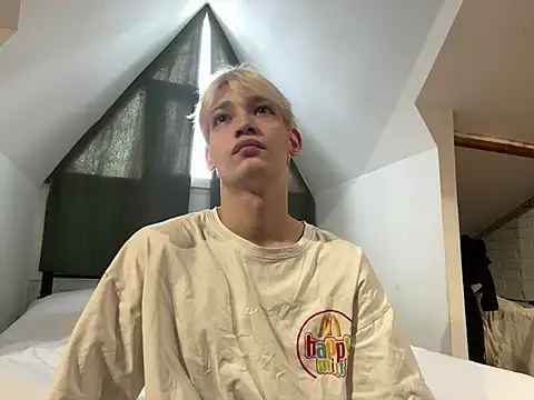 Julian wins online show from 02/12/25, 07:44