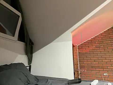 Julian wins online show from 03/19/25, 08:22