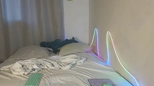 Julian wins online show from 04/03/26, 01:01