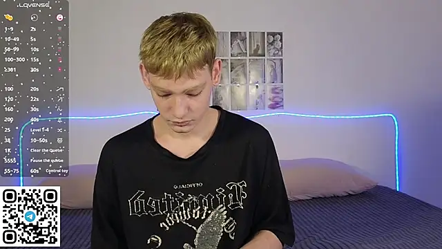 Snapshot of Julian_wins chatting on 02/19/26, 01:02 Julian wins online show from 02/19/26, 01:02