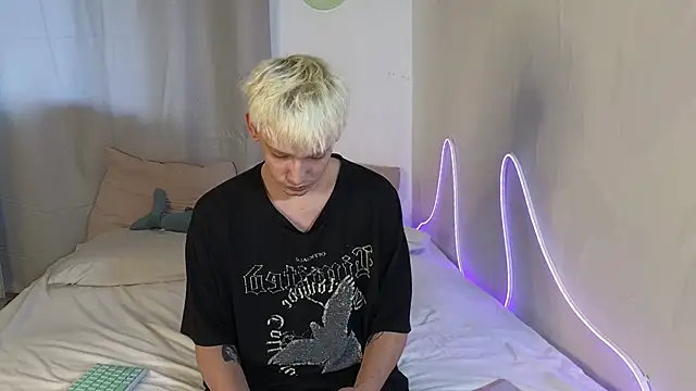 Julian wins online show from 04/04/26, 01:23