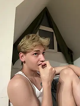 Julian wins online show from 03/21/25, 03:02