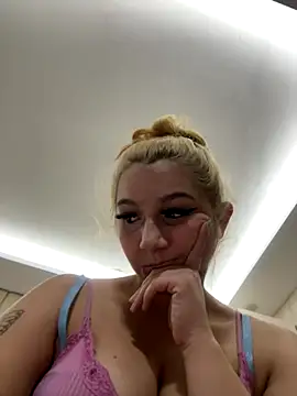 hotamanda01 online show from 10/03/25, 09:05