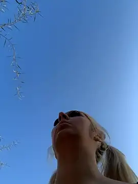 hotamanda01 online show from 11/23/25, 12:26