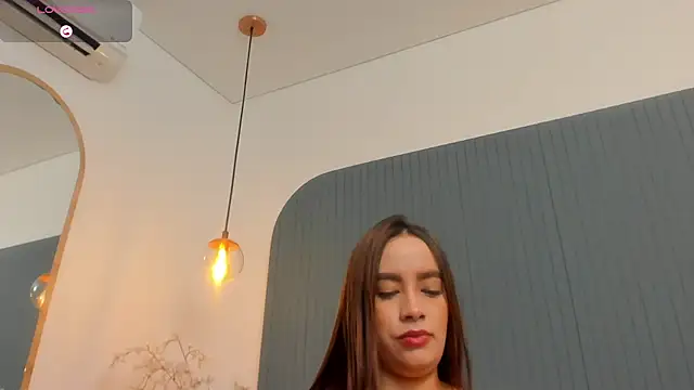 Snapshot of KiimCollins chatting on 03/11/25, 06:19 KiimCollins online show from 03/11/25, 06:19