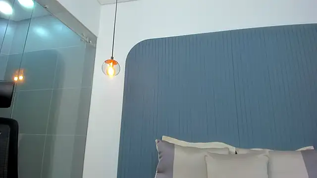 Snapshot of KiimCollins chatting on 03/18/25, 06:39 KiimCollins online show from 03/18/25, 06:39