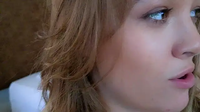 Snapshot of DemiDee chatting on 10/25/25, 10:36 DemiDee online show from 10/25/25, 10:36
