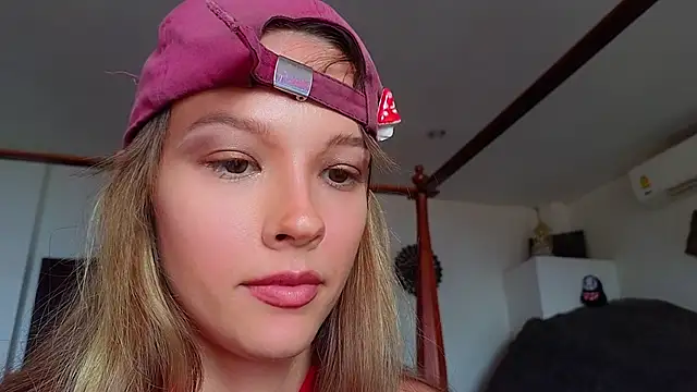 Snapshot of DemiDee chatting on 03/09/25, 09:35 DemiDee online show from 03/09/25, 09:35