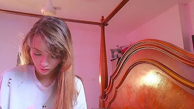 Snapshot of DemiDee chatting on 12/11/24, 03:35 DemiDee online show from 12/11/24, 03:35