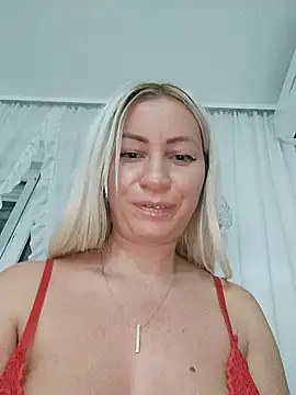 Snapshot of visnjica chatting on 10/25/25, 04:40 visnjica online show from 10/25/25, 04:40